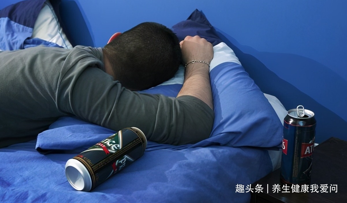 腰围|血糖过高,睡觉先知提醒睡觉有这2个表现,提示糖尿病已到来