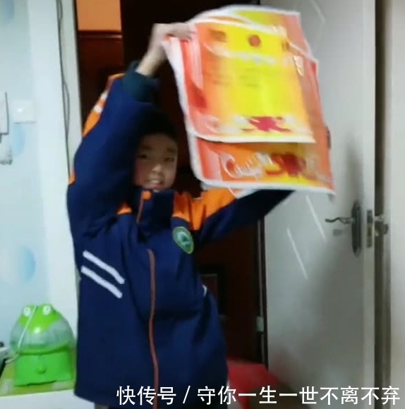 儿子|儿子放学回家,进门就得瑟,妈妈走近一瞧乐了,网友:要上天啊