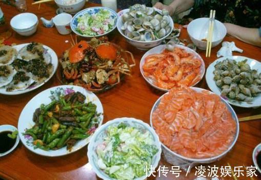 婆婆请我全家吃海鲜，一直居高临下，我妈说句实话，接下来精彩了