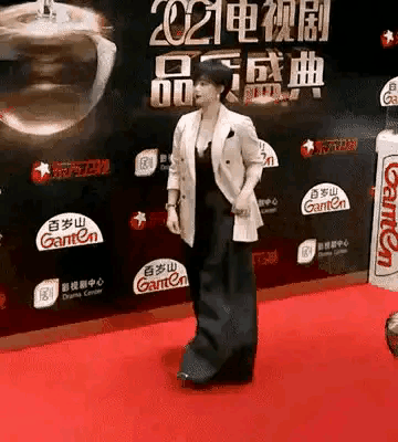 茶歇裙|苹果型身材这样穿巨显瘦，保证只有体重秤知道你的重量，学了不亏