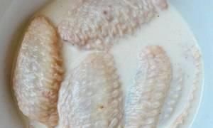 红烧鸡翅吃腻了，送您美味的韩式炸鸡做法，简单美味吃不腻