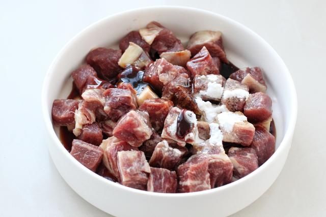 牛肉和土豆是绝佳搭档，这样炒着吃简直香到姥姥家，实在太过瘾了