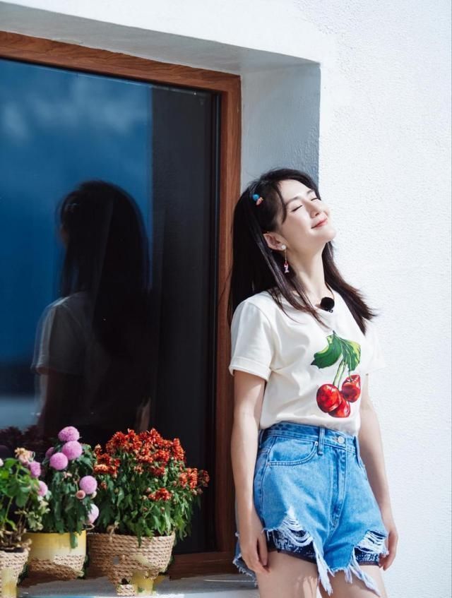 街拍|街拍美女:时尚显瘦都恰到好处,这就是修身裤装的魅力