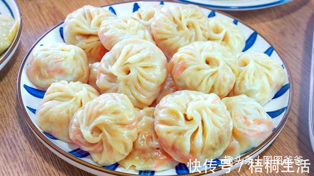 搅拌均匀|早餐别吃包子馒头了，1块钱饺子皮，5种巧用，美味解馋，孩子最爱