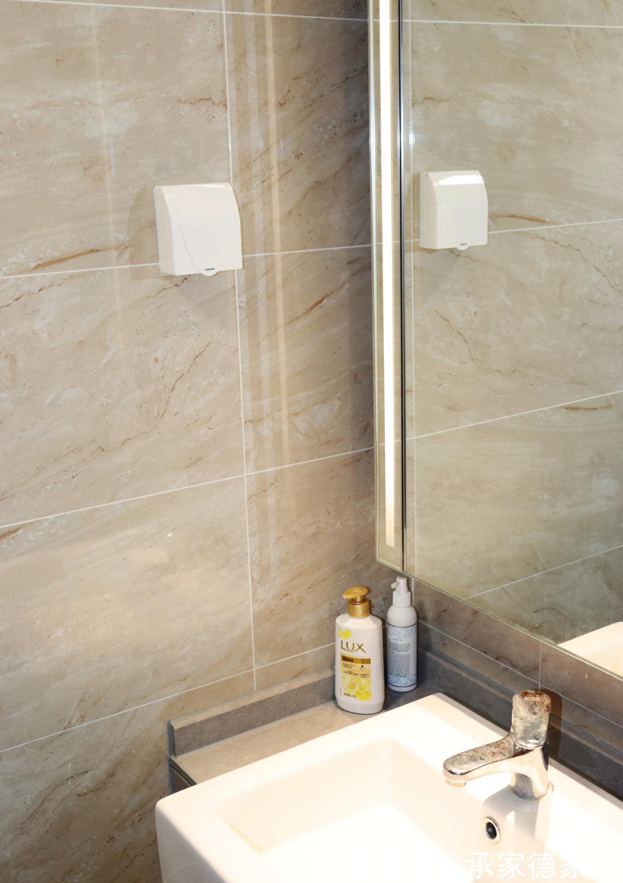 木地板|我家用了一年的卫生间实拍,里面的装修有三处很满意,三处不满意