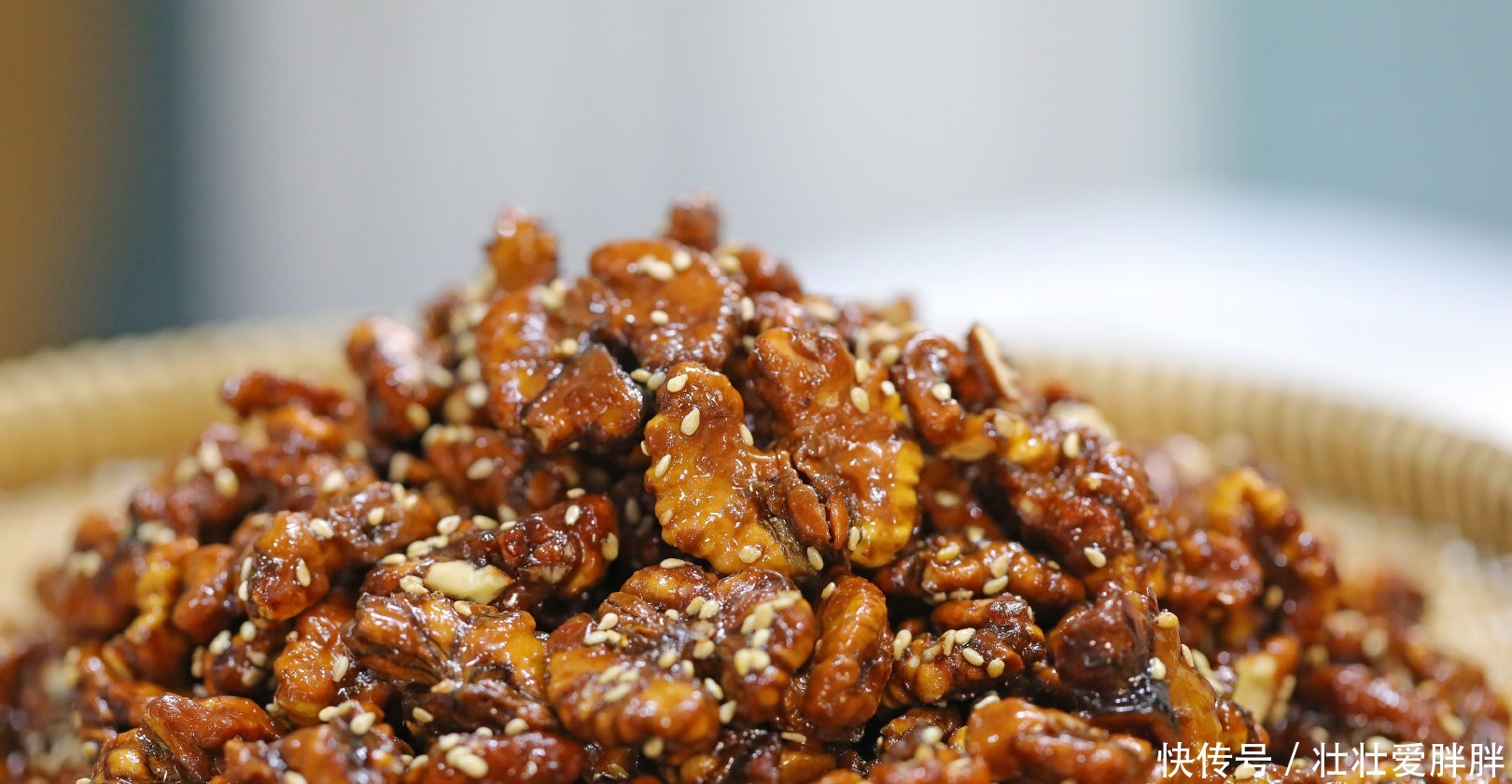别再买坚果零食吃了,自己在家就能做,酥脆香甜,没有一点苦涩味!