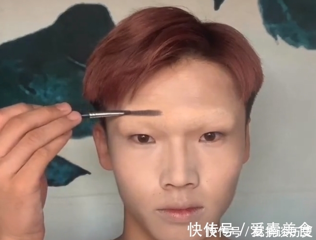 小白|小哥哥仿妆“白蛇缘起小白”,开局:洗洗睡吧,成品:这是COS吧?
