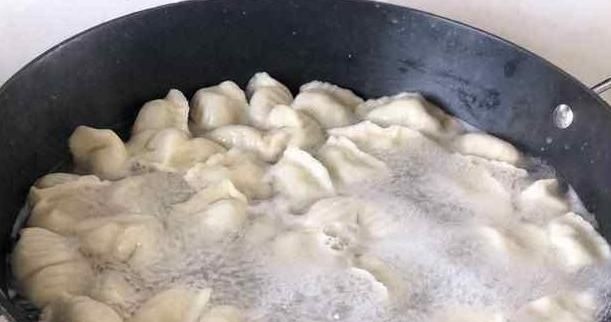 饺子包好后，直接放冰箱就“坏”了，这么做，饺子不开裂不粘连
