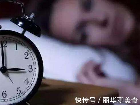 表现|清晨起床有4个表现,可能是生病的信号,别不当回事!