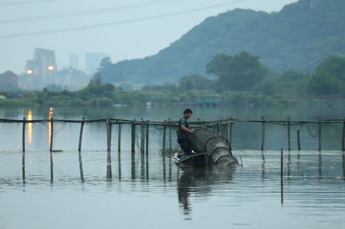 江苏一水库“走红”，景色媲美玄武湖，有“塞外都江堰”之称