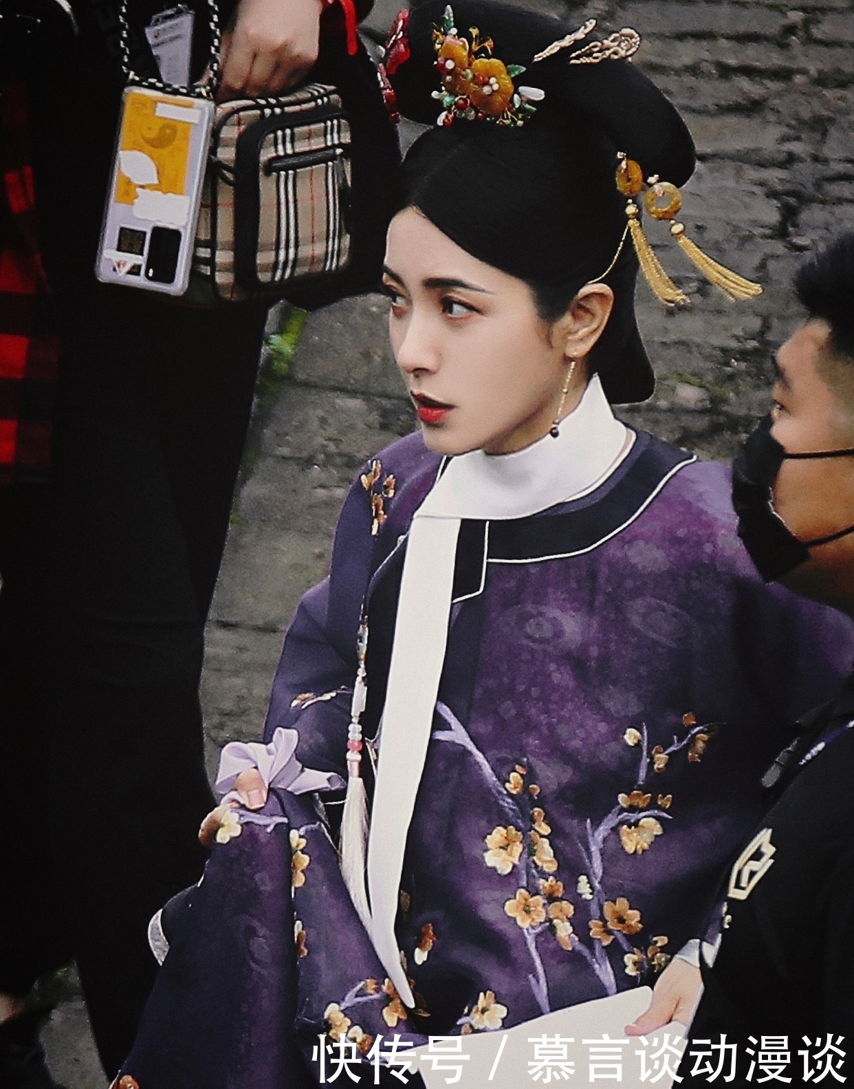 还珠格格|萌探综艺路透,本以为那英皇后造型足够霸气,却被曾黎古装惊艳到