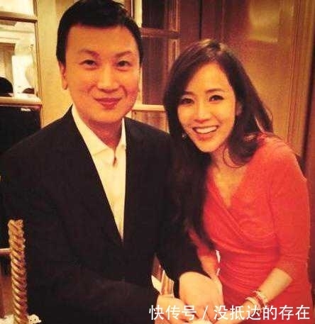 真人秀如演戏?程莉莎给婆婆穿一次性拖鞋,侯佩岑老公租房录综艺