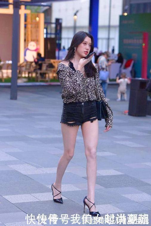好身材|豹纹元素的露肩长袖上衣,好身材好气质,性感撩人