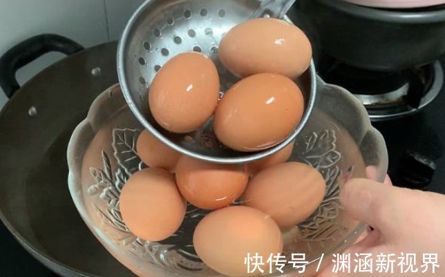 做水煮蛋,不要直接用水煮!做好4点,又香又嫩,好剥壳,更营养