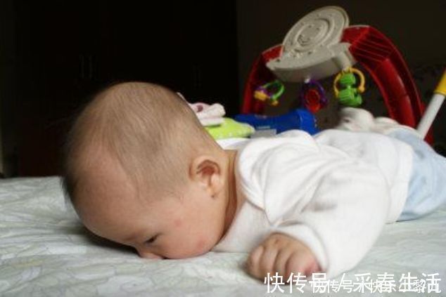 技能|宝宝有点“笨”家长别急,婴儿在6个月前学会简单技能,就算达标