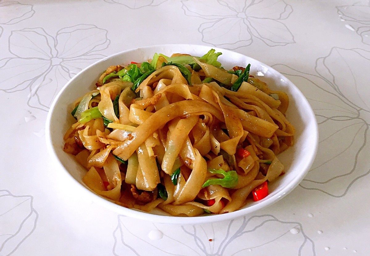 青蒜味浓郁的炒河粉，粉不会碎，油分刚好，一点也不腻人