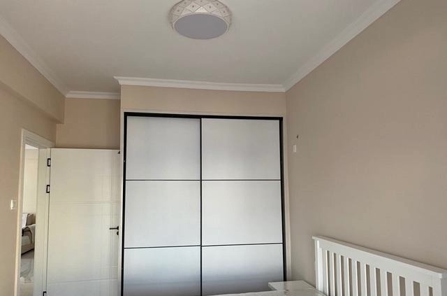 装修|越来越多人不做吊顶,不做电视墙,看看她家装修,简约又漂亮