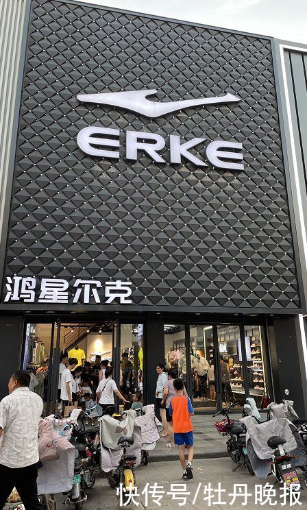 茂业百货|销量暴增！记者探访菏泽多家鸿星尔克专卖店……