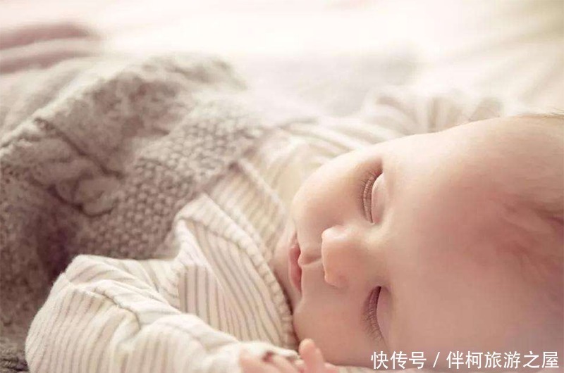 小宝宝|听说婴儿半夜要醒好几次,可以不理他让他自己醒着吗