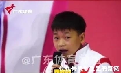 全红婵|小同学向全红婵提问!红姐摆弄话筒调整音量,然后连说3个“啊”