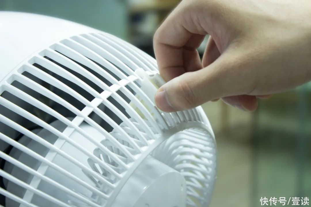 闷热|循环扇都这么卷了?无线可折叠,还能纳凉驱蚊