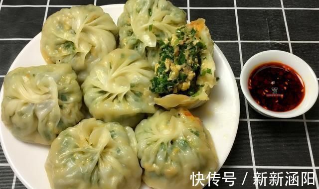 韭菜包子|韭菜包子馅不发黑有窍门,教你一招,做出来皮薄大馅好吃还好看