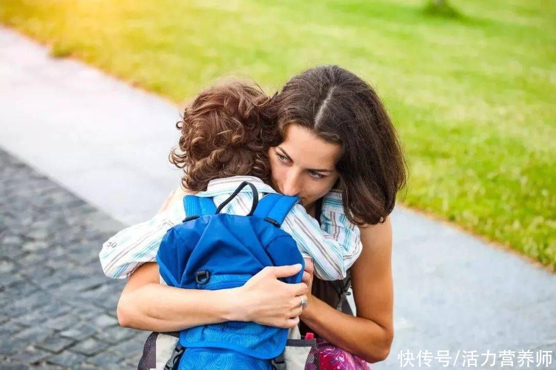 童年时期|总忍不住咬指甲，到底是生病了还是正常现象？医生：这种行为得治