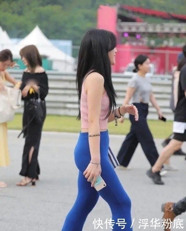 别再“沉迷”阔腿裤了,今夏“女神裤”是它,时髦又显瘦