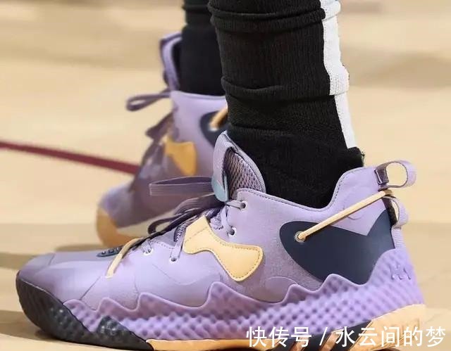 76人 NBA球员上脚哈登穿第六代签名鞋,史蒂芬森的and1很复古!