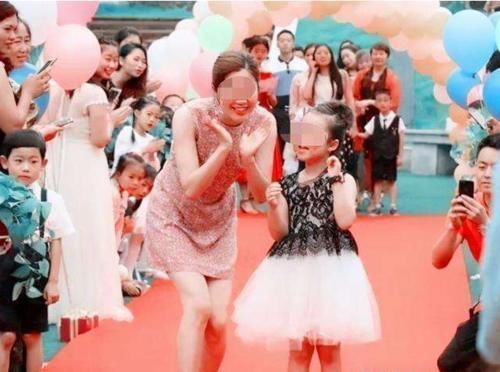 孩子|两张幼儿园“缴费单”火了,家长看后一脸无奈:哪还有钱生二胎?