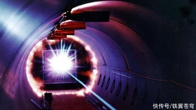 胜利号 太空垃圾来袭,国际空间站机械臂被撞出破洞,我们该如何防御?