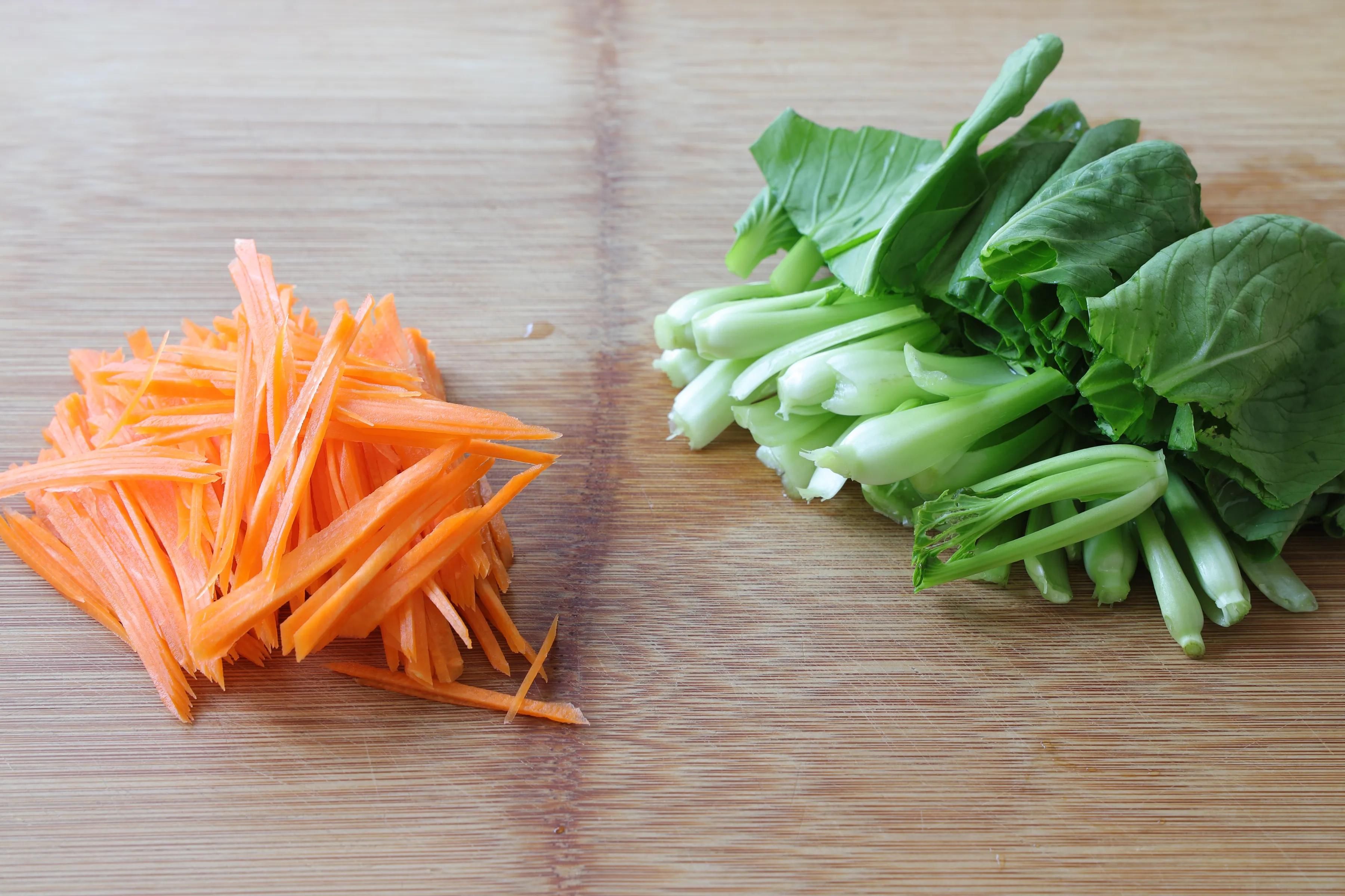 青菜|伏天，我家最爱的土豆吃法，炒一大锅，蔬菜主食都有，好吃又省事