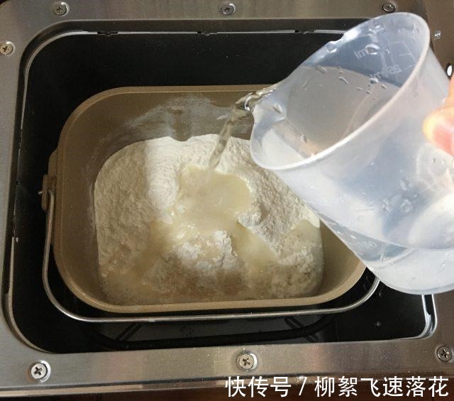 萝卜包子,皮薄馅大,暄软鲜香!