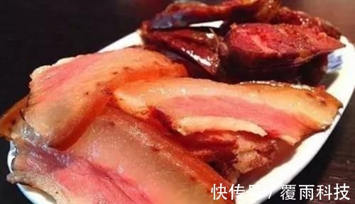 腌腊肉时，只加盐是不行的，有了这两味料，腊肉才咸香入味更好吃