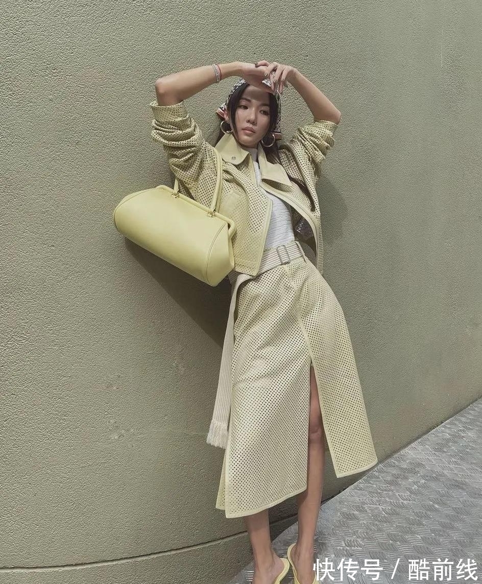 大衣 今年裙子流行“穿长不穿短”,遮肉显高抬气质,尤其配大衣,真美
