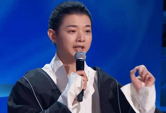 原以为火风儿子霍尊就够惊艳了,没想到女儿霍苗更是美艳动人