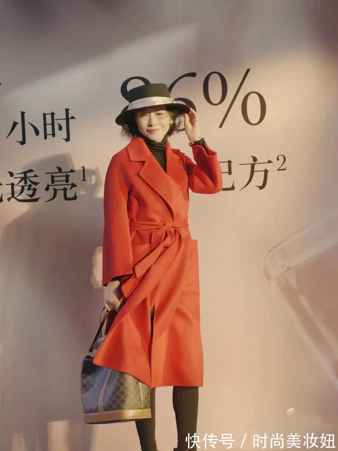 大长腿|上了年纪的女人,都喜欢优雅穿搭,看60岁的奶奶穿得高级精致