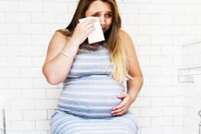 谨记|孕晚期妈妈洗澡有忌讳,三不原则要谨记,每错一步缺氧风险加重