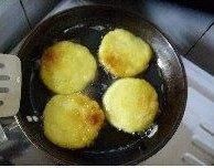 红薯不要只做烤红薯蒸红薯了，教你红薯饼新做法，香甜软糯