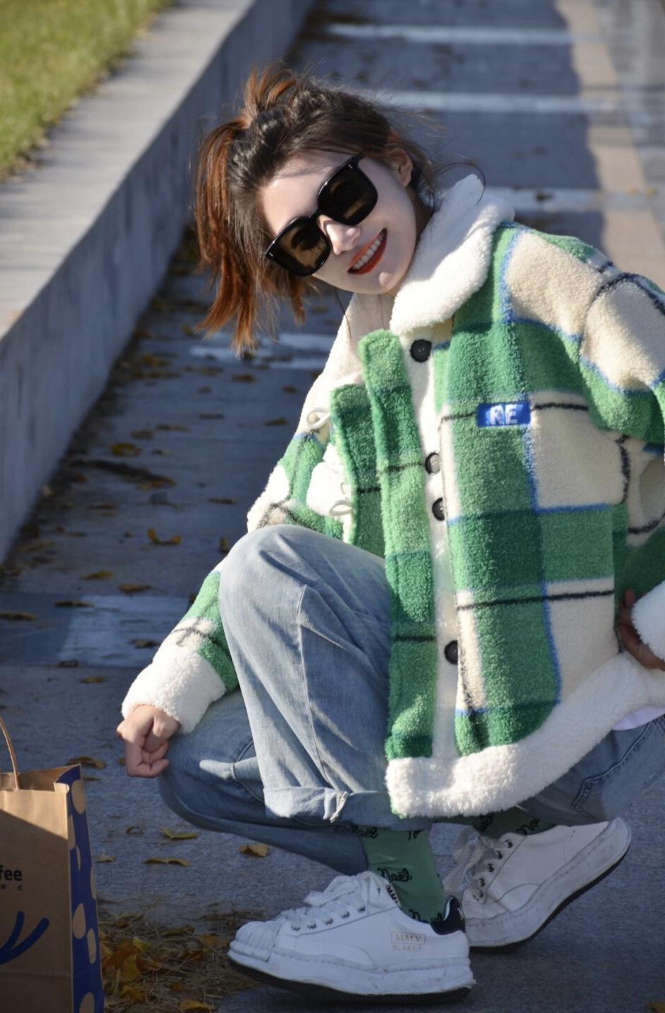 单品 冬季减龄首选当然是“羊羔绒外套”,以下款式实用洋气,赚足回头率