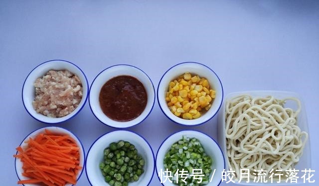 多汁|教你一道炸酱面,经典的味道,筋道的口感,酱香浓郁,美味多汁!