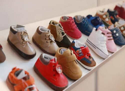 鞋子 给孩子买鞋子可要慎重,这些“毒童鞋”已被央视点名,可别再买了