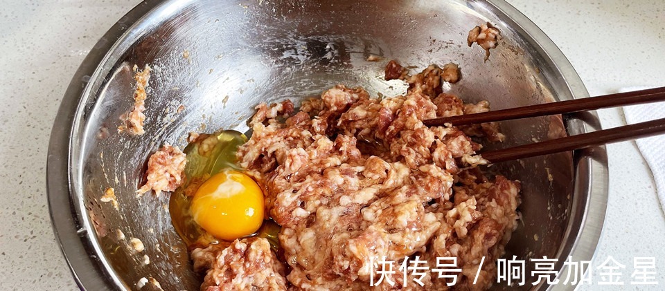 冬天饺子最爱这个馅,比韭菜香多了,一口一个吃不停嘴,特解馋!