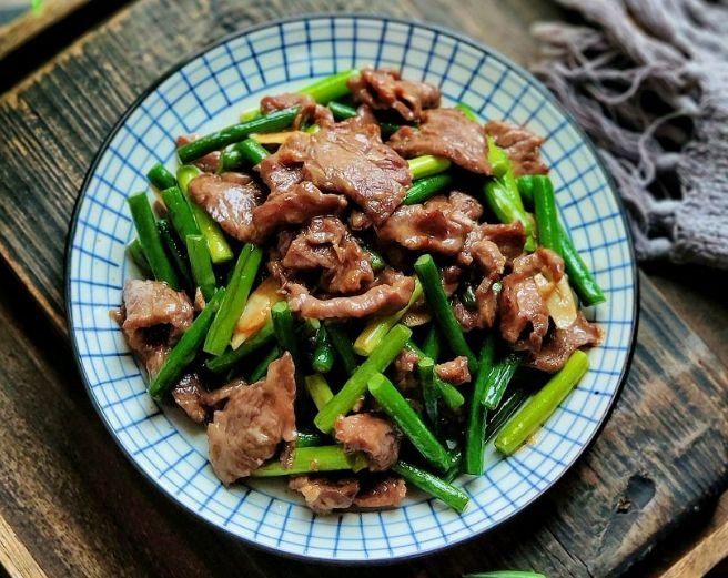 炒牛肉时腌制很重要，别只会加盐，教你正确做法，牛肉又嫩又香