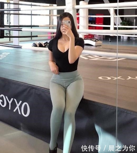 小蛮腰 微胖的打底裤优雅女孩,网友:紧致有力修饰腿型!