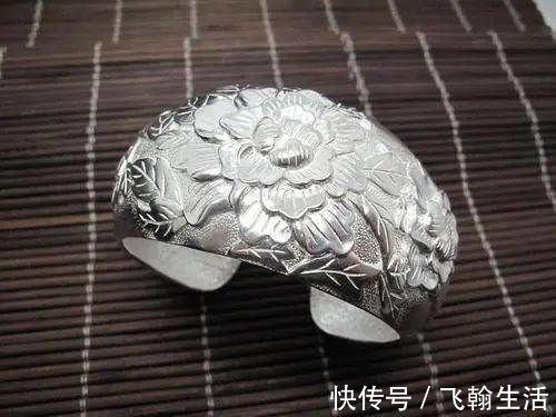 首饰|银饰性价比高样子不俗,脏了怎么清洗?很多人不知道