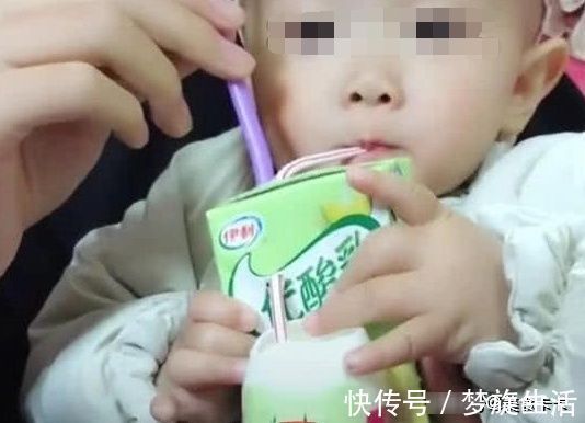 感冒药|宝宝不肯吃药,宝爸想出奇招让宝宝成功吃药,网友:套路太深