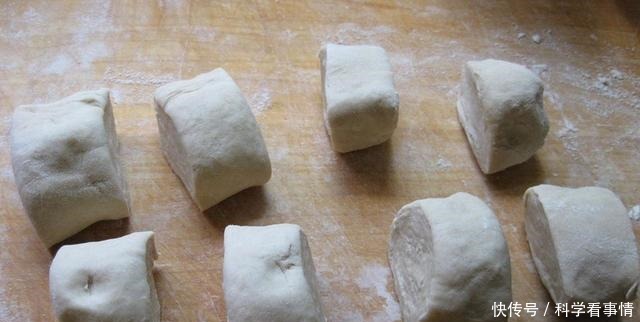 烙油饼,用清水和面是“外行”!做好这3点,柔软筋道,放凉不硬