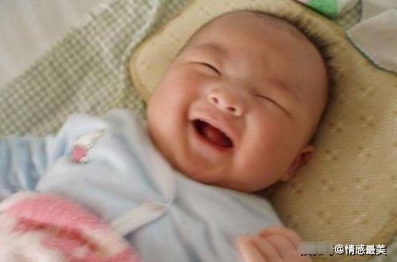 宝宝|宝宝这个行为出现越早,说明大脑发育越好,你家宝宝中招了吗?