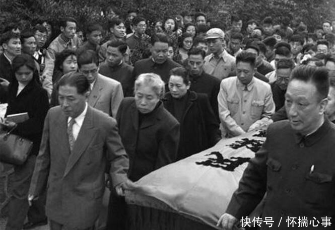 鲁迅先生|鲁迅横眉冷对千夫指,为何死后能让宋庆龄主持葬礼,巴金茅盾抬棺!